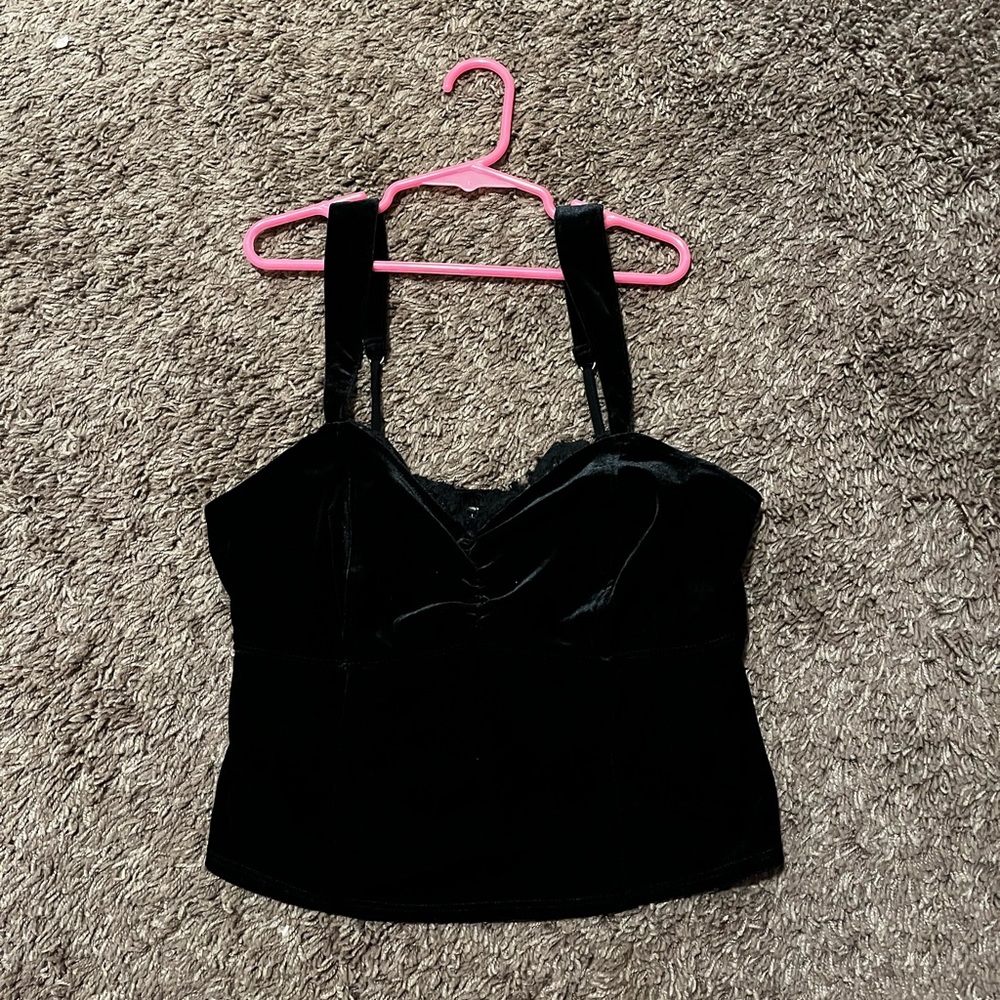 black abercrombie & fitch crop top